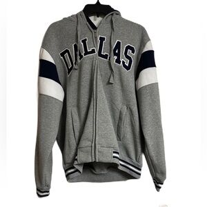Men’s DALLAS hoodie fits like a M/L